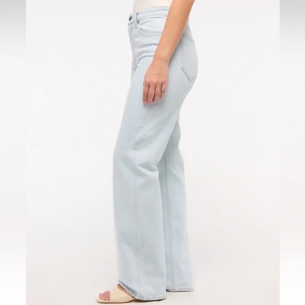 Abercrombie & Fitch Curve Love High Rise 90s Relaxed Jean - 27 Long - Light Wash - Picture 3 of 10